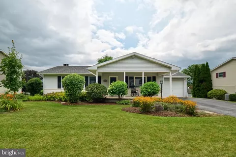 121 Julian Dr, State College, PA 16801