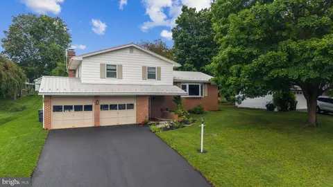 638 Berkshire Dr, State College, PA 16803