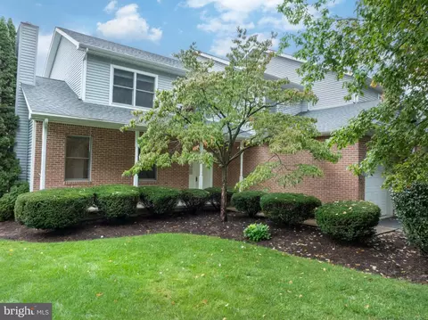 1460 Blue Course Dr #25, State College, PA 16801