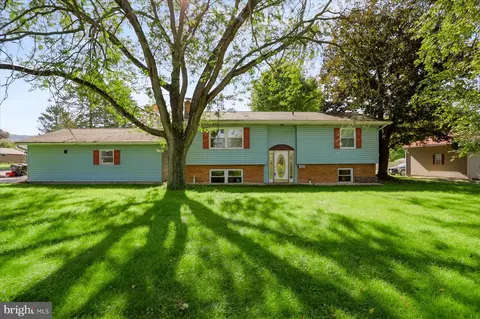 1282 Doruss Dr, Bellefonte, PA 16823