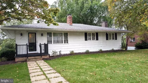 131 Oak St, Millheim, PA 16854