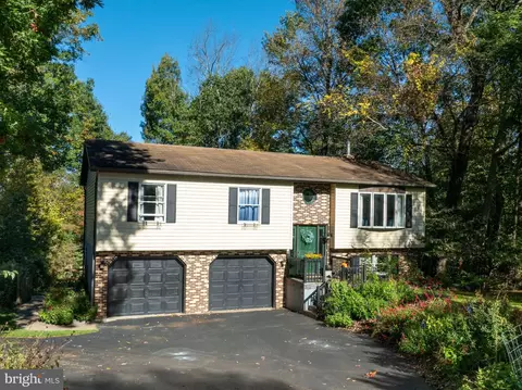 143 Susan Ln, Port Matilda, PA 16870