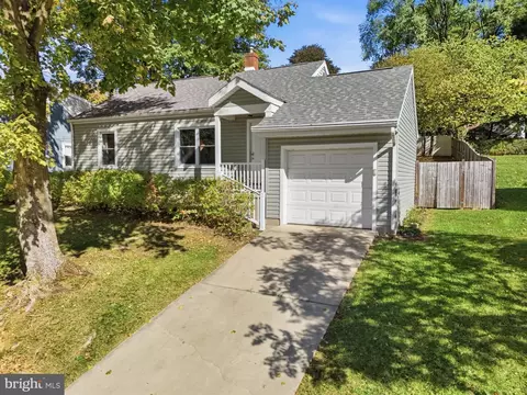 125 Clover Rd, State College, PA 16801