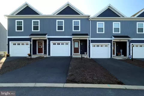157 Highpoint Park Dr, Pleasant Gap, PA 16823