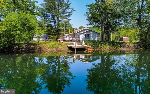 92 Cottage Ln, Mill Hall, PA 17751