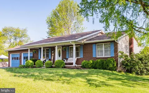 16 Forest Dr, Lock Haven, PA 17745