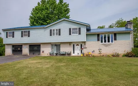 698 Ridge Rd, Mill Hall, PA 17751