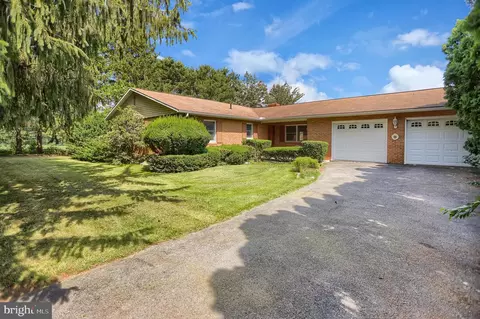 117 Aspen Ln, Mill Hall, PA 17751