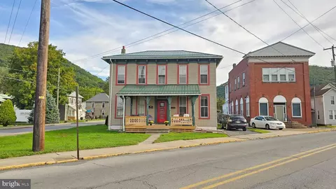 26 Pennsylvania Ave, Mill Hall, PA 17751