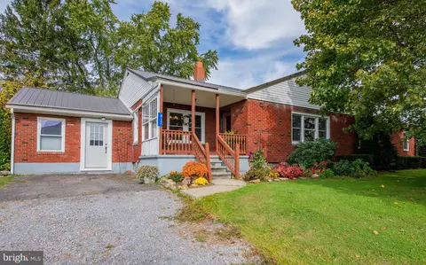 417 E Valley Rd, Loganton, PA 17747