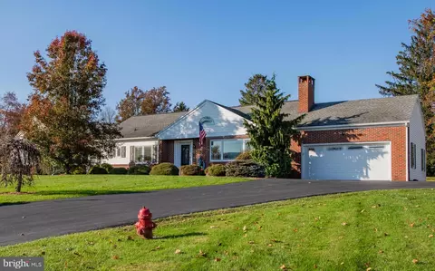 5 Circle Dr, Lock Haven, PA 17745
