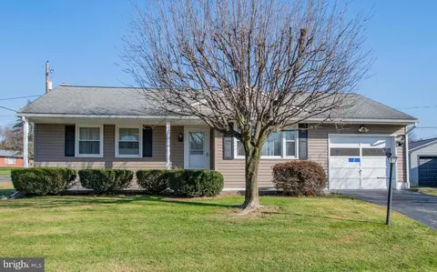 2 Laurel Ln S, Lock Haven, PA 17745