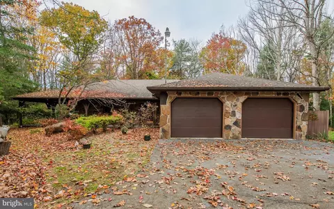 823 Spruce Run Rd, Loganton, PA 17747