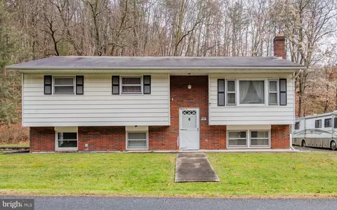 25 Hickory Dr, Lock Haven, PA 17745