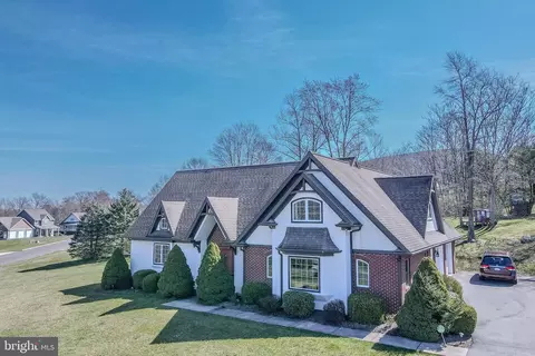 305 Linnippi Trl, Lock Haven, PA 17745