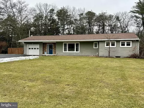 163 Crestmont Dr, Lock Haven, PA 17745