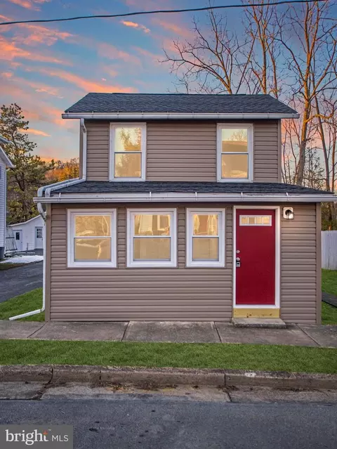 665 W 3rd St, Lock Haven, PA 17745