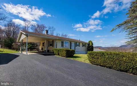 4 Greenwood Ave, Lock Haven, PA 17745