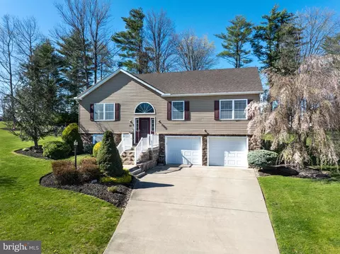 63 Whitetail Cir, Mill Hall, PA 17751