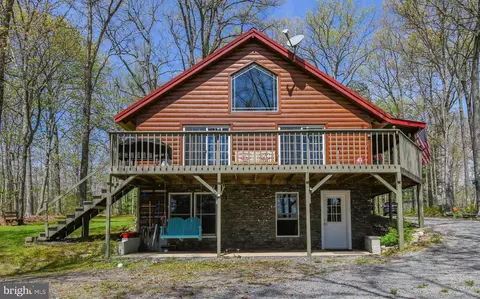 588 White Rock Ln, Mill Hall, PA 17751