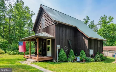 801 White Rock Ln, Mill Hall, PA 17751