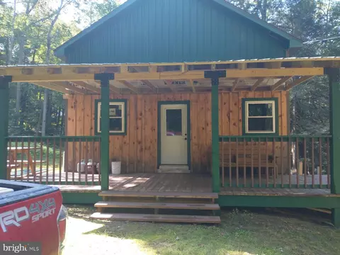 203 Loop Ln, Renovo, PA 17764