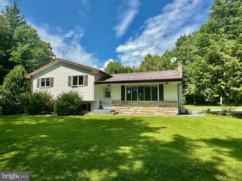 189 Fishing Creek Rd, Mill Hall, PA 17751
