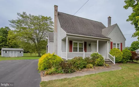 65 Silver Ave, Mill Hall, PA 17751