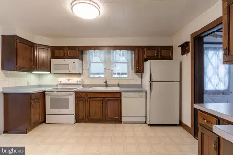 517 Wright St, Lock Haven, PA 17745 photo 3