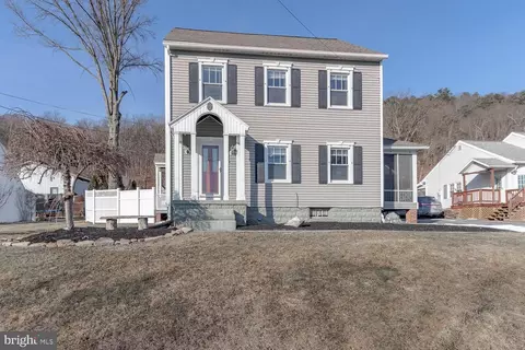 448 Woodward Ave, Lock Haven, PA 17745