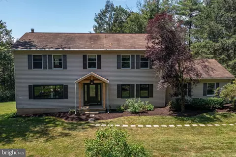166 Double Creek Dr, Jersey Shore, PA 17740