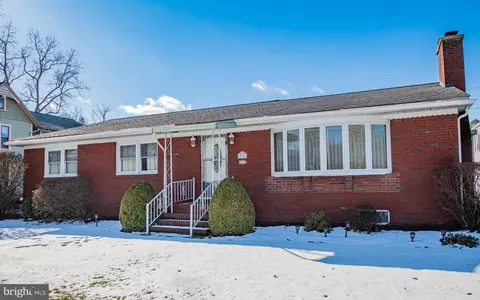 295 Mackeyville Rd, Mill Hall, PA 17751