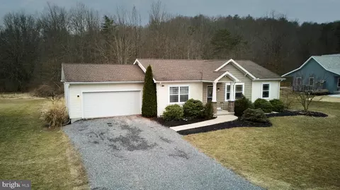 138 Woodside Cir, Jersey Shore, PA 17740