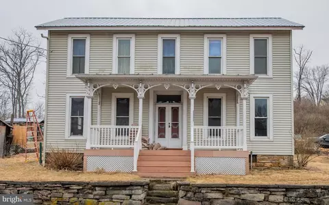 636 Long Run Rd, Mill Hall, PA 17751