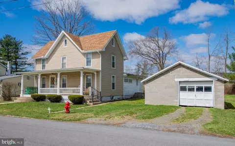 37 Fairview St, Beech Creek, PA 16822