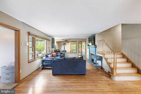 514 E Guardlock Dr, Lock Haven, PA 17745 photo 3