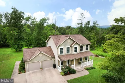 41 Slopeys Ln, Mill Hall, PA 17751
