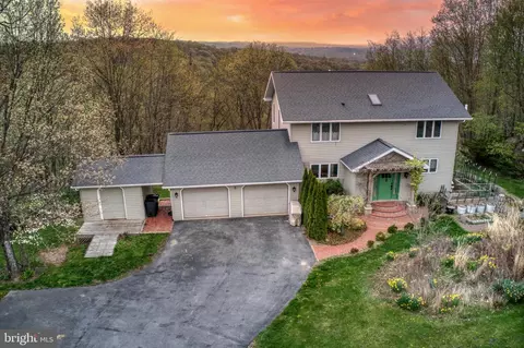 2312 Teaberry Ln, Lock Haven, PA 17745