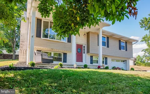 21 Forest Dr, Lock Haven, PA 17745