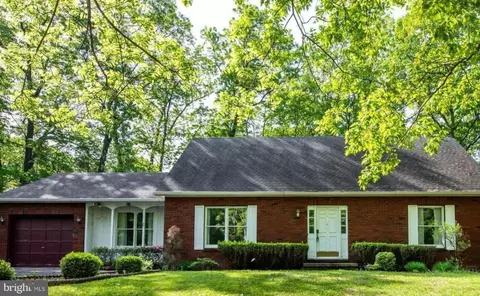 27 Hemlock Dr, Lock Haven, PA 17745