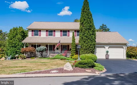 75 Pocahontas Trl, Lock Haven, PA 17745