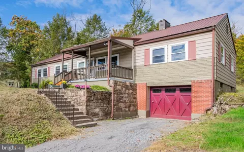 6 Oak Ln, Lock Haven, PA 17745