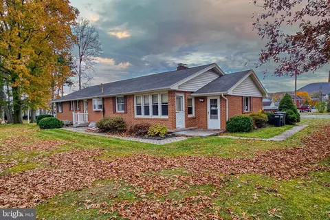 8 Sylvan W, Jersey Shore, PA 17740 photo 3
