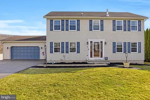 6 James St, Mill Hall, PA 17751