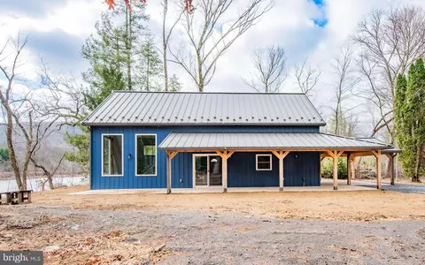 7144 Renovo Rd, Mill Hall, PA 17751
