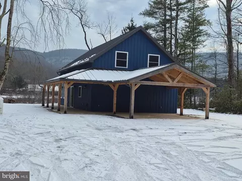 7144 Renovo Rd, Mill Hall, PA 17751