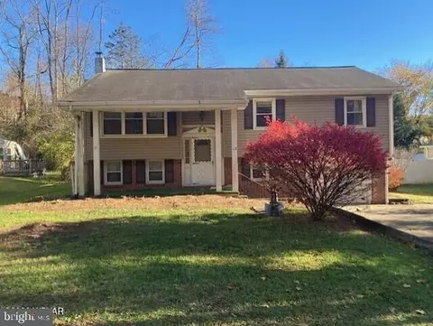 13 Hickory Dr, Lock Haven, PA 17745
