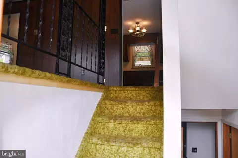 Entry Way - 16 Beech Ln, Lock Haven, PA 17745 photo 2 of 5