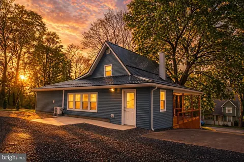 320 Long Run Rd, Mill Hall, PA 17751