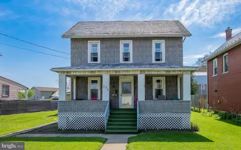232 Pennsylvania Ave, Mill Hall, PA 17751